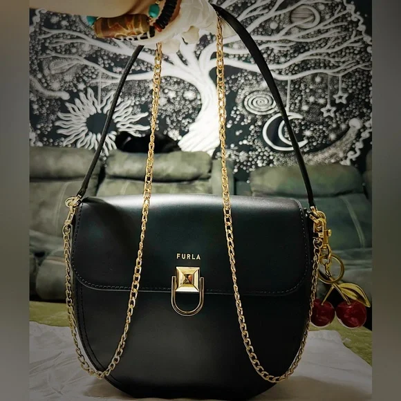 Vintage Furla soho Shoulder Bag Black Leather with Gold Accents new without tags - Picture 16 of 17